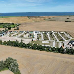 Prima Resort Boddenblick - Camping-Stellplaetze - Tiny Houses & Ferienwohnungen In Ostsee Naehe